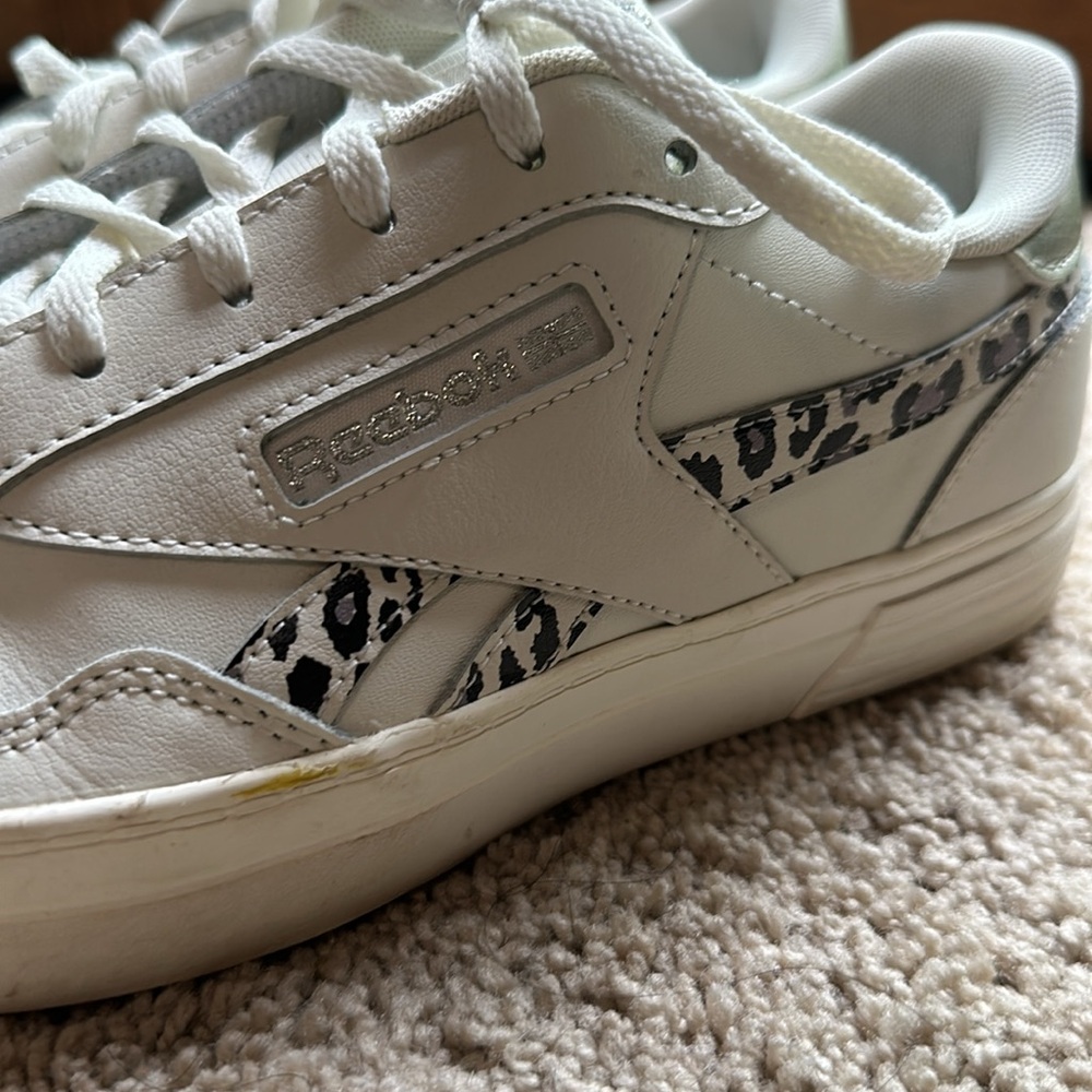 Women size 8 1/2. Off white. Reebok classic. Worn a few times. - Picture 6 of 9